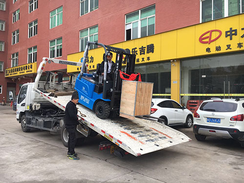 廈門電動叉車公司，銷售比亞迪電動叉車2.5噸一臺