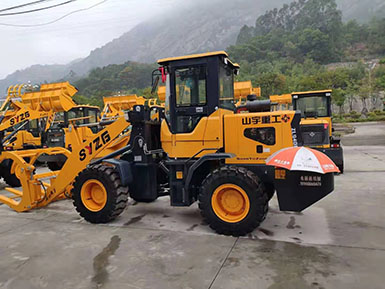 恭喜羅總喜提新車(chē)，山宇裝載機(jī)940走起，山宇重工，助您成功！